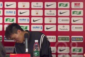 趙睿發(fā)布會(huì)一句話沒(méi)有手一刻不閑：我是不該出現(xiàn)在這個(gè)世界上嗎？