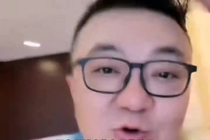 董路：鄺兆鐳也開始有工資了，現(xiàn)在足球小將有兩個(gè)人有工資了