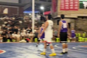 約基奇獲得賽馬冠軍后高興地圍著馬場轉(zhuǎn)了一圈??