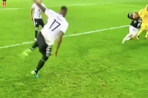 協(xié)調(diào)性是真好！這可能是，博阿滕最經(jīng)典的一次解圍！