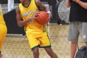 這模樣絕對(duì)親生無(wú)疑！隆多13歲兒子率隊(duì)奪冠，與父親撞胸慶祝！