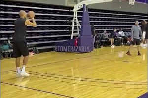 無(wú)需續(xù)約？勇媒獻(xiàn)策：庫(kù)明加+TJD去國(guó)王，換來(lái)蒙克+埃利斯