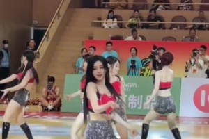 溫州果然有錢啊，在浙BA的拉拉隊都是最頂?shù)? >
                                        </div>
                                    </div>
                                                                        <div   id=