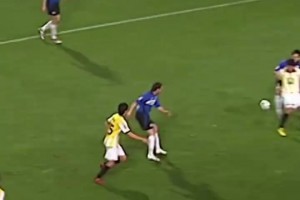 職業(yè)球員的業(yè)余時(shí)刻！名場(chǎng)面：德根單場(chǎng)完成界外球違例帽子戲法！