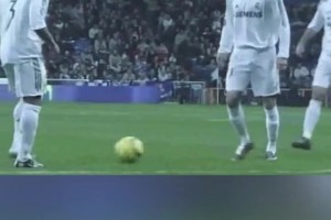 當(dāng)他倆一起站在任意球前時(shí)！求對(duì)手門(mén)將的心理陰影面積！