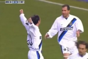 神奇進(jìn)球！雷科巴生涯最強(qiáng)任意球！超強(qiáng)弧線(xiàn)威震亞平寧！