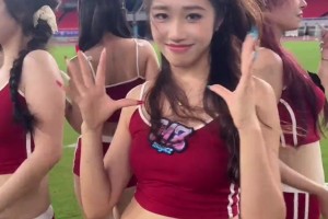 這下不得不看了??！啦啦隊美女小姐姐為武漢“漢超”宣傳助威