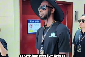 ??不到長城非好漢，嘴哥打卡八達(dá)嶺長城！把嘴哥都曬黑了??