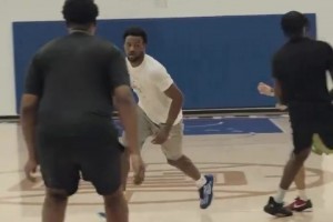 說話的是老詹嗎？布朗尼與今年的10號(hào)秀馬魯阿奇一起訓(xùn)練~