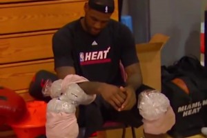 詹姆斯早先養(yǎng)生被韋德吐槽像35歲，沒想到他已經(jīng)打到40歲了