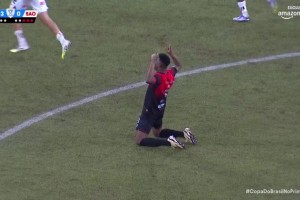 ??神奇的南美比賽！巴乙門將連續(xù)3撲點球！助隊淘汰圣保羅！