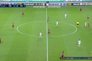 門將直接跪了！K聯(lián)賽驚現(xiàn)半場超遠(yuǎn)吊射破門??