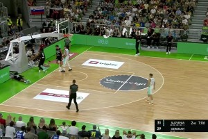 東契奇與邦加爆發(fā)口角，隨后馬上用一記不講理迎射三分給予回擊