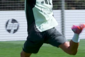 令人心痛??！中甲球員突然昏倒，救護(hù)車緊急進(jìn)場，希望無大礙