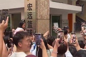 看看徐杰在廣東的人氣！若人設(shè)崩塌，廣東球迷應(yīng)該很難接受吧？