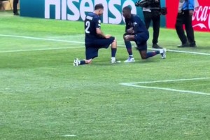 踢拜仁時(shí)阿什拉夫登貝萊擦鞋被拒絕，但踢皇馬時(shí)后者卻接受了??