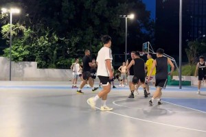 西熱力江野球場單打失敗，被指“太慢”，隨即在評論區(qū)破防??