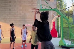 不懂就問，妹子這球走步了嗎？