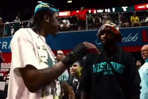 歐文詢問杰倫威：你一直在處理手腕傷勢嗎？你像個混蛋一樣反彈了