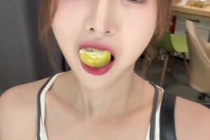 高顏值??女主播煉煉曬鵝廠搬磚日常：問候各位老師們?nèi)肭锟鞓罚? >
                                        </div>
                                    </div>
                                                                        <div   id=