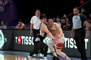 周琦直言胡明軒運(yùn)球太多：我們后衛(wèi)總喜歡球在自己手里 可以多傳