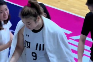 李夢(mèng)全運(yùn)會(huì)比賽中的那些突破 這體格誰(shuí)頂?shù)米“。? >
                                        </div>
                                    </div>
                                                                        <div   id=