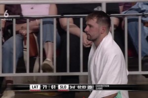 換個角度看東契奇被隊友撞倒壓到膝蓋，千萬可別有大礙呀??