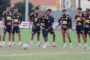 內(nèi)馬爾真老了??訓(xùn)練時(shí)竟然無對(duì)抗摔倒，歲月不饒人啊~