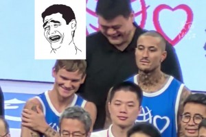 聊啥哈？姚明與NBA扣籃王麥克朗相談甚歡笑出經(jīng)典“表情包”