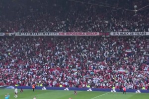 非常令人沮喪的結(jié)果，比賽結(jié)束時(shí)，曼聯(lián)幾名球員已經(jīng)癱坐在草坪上