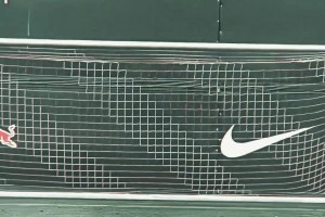 比C羅還高！外網(wǎng)逆天整活塞斯科彈跳頭球，曼聯(lián)有救啦??