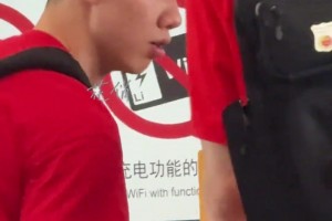 倆孩紙！我竟然能明白朱俊龍的意思，他在嘲諷余嘉豪??