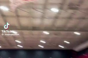 這特效真的繃不住了！庫里直播間被觀眾加上了各種特效……