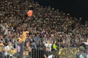 ??庫里是不會放棄每一次的扣籃機會的！始終有一顆扣將的心??