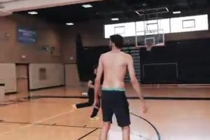 被長臂巨人籠罩了！普通人和切特單挑是什么感覺？