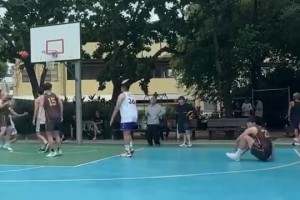 墊腳也能雙撤步？這包是故意的?。。? >
                                        </div>
                                    </div>
                                                                        <div   id=