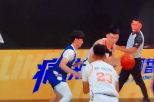 首屆大學(xué)生聯(lián)賽！不知道還以為是摔跤???