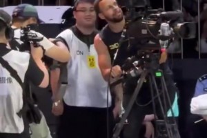 他真的是個(gè)天才！庫(kù)里中國(guó)行甚至玩起了攝影機(jī)??????