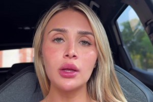 阿扎爾無(wú)奈！理發(fā)店的托尼給阿扎爾披上了熱刺球衣??