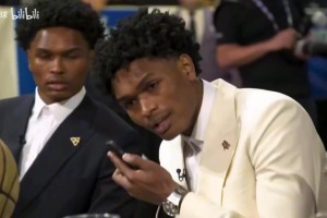 烏杜卡的嘴角壓不住了！回顧阿門選秀加入火箭隊(duì)的時(shí)刻！