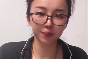 已經(jīng)領證懷孕??啦！張曼源凌晨直播，孕相還是有點明顯的