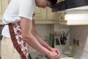 周琦兒子糊糊：爸爸，你投三分不行，但是做灌餅還挺行的??