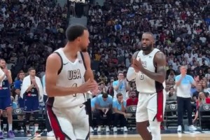 恩比德：獎(jiǎng)勵(lì)自己個(gè)三分！可能是美國男籃最有節(jié)目效果的一場球！