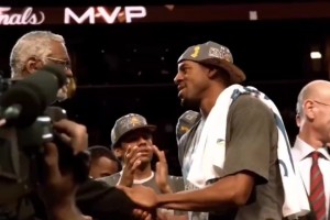 于嘉：如何看待自己15年沒拿到FMVP？庫里：我22年拿到了，已經(jīng)釋然了