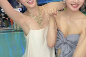 都是高顏值啊！美女主播金佳悅和閨蜜的雙人手勢舞~