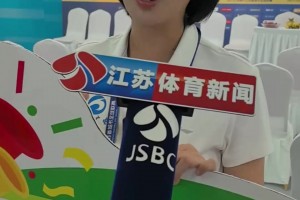 總裁來看球！劉強東低調(diào)現(xiàn)身宿遷老家，看蘇超秒變熱血球迷??