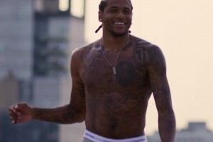 這就是美式嗎??杰倫-格林CK廣告片，低腰牛仔褲露出內(nèi)褲邊邊