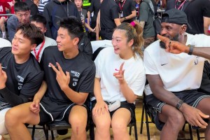 勒布朗-李夢追星成功勒布朗-詹姆斯 興奮的像個小女生~