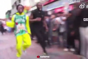 悲劇了！甲亢哥和杰倫布朗比沖刺跑 贏了比賽卻傷了腿筋~