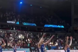 戰(zhàn)吼起！芬蘭淘汰塞爾維亞后和現(xiàn)場球迷瘋狂互動慶祝